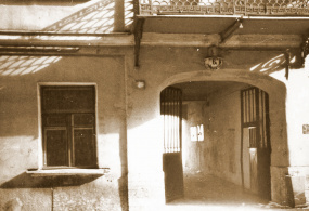 Соляной переулок, 6, дом А. Лещевой возле Пустого рынка, в котором умерла мать П. Чайковского в 1854г.