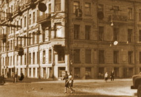 Угол Малой Морской, 13 и Гороховой, 8, дом Ратина, в котором была квартира М.И. Чайковского и В.Л. Давыдова, где 25 октября 1893г. скончался композитор.