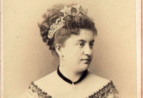 Мари Леон-Дюваль (1847-1889) - французская оперная певица (сопрано). 1870-е годы. Россия, г. Санкт-Петербург. Фотография К.И. Бергамаско.