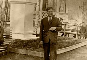 Первый секретарь воткинского Горкома КПСС Н.Н. Глушков в саду Чайковского. Воткинск 1970-е гг.