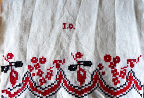 Фрагмент полотенца домотканого, украшен вышивкой ХIХ в., конец - ХХ в. начало, Российская империя.