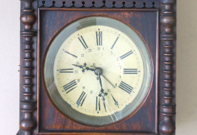Часы настенные торгового дома «М.П. Калашников и сын». 1910-е годы. Германия