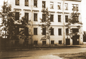 Васильевский остров, 2-я линия, дом Шиле (сейчас дом №45), в котором жила Е.А. Шоберт, тётя П. Чайковского.