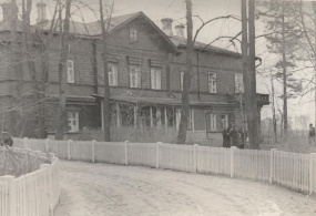 Фасад Дома-музея П.И. Чайковского в Клину. СССР, г. Клин. 1946 г.