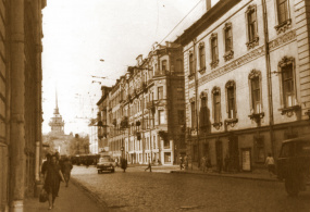 Дом княгини Н.П. Голициной со стороны улицы Гороховой (сейчас Дзержинского) и дом №13 по Малой Морской улице (сейчас Гоголя).