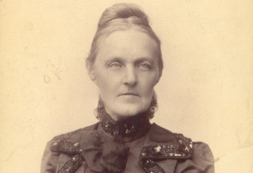 Чайковская (Никонова) Софья Петровна (1843-1920) - жена Чайковского И.И., генерал-майора по адмиралтейству, младшего брата композитора П.И. Чайковского.  Фото: Левицкий С.Л. Россия, г. Санкт-Петербург, 1893-1898 годы.