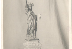 Статуя Свободы - сувенир, привезённый П.И. Чайковским из поездки в Америку 
