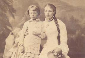 Вера Львовна и Наталья Львовна Давыдовы.  Фото: Мезер Ф. Российская империя, 1880-е годы