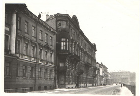 Фотография. Дом, в котором П.И. Чайковский познакомился с А.П. Чеховым. Фотобумага (глянцевая), фотопечать (чёрно-белая). СССР, г. Ленинград. 1970-е годы