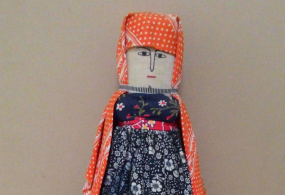 Кукла в сарафане (аналог русской народной куклы) Автор: Шубенкина 1990-е гг.