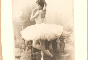 Карлотта Брианца (1867-1930), итальянская балерина, первая исполнила партию принцессы Авроры в балете П.И. Чайковского «Спящая красавица». 4.12.1892(?). Фотокопия.