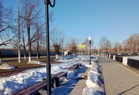 Прогулочная зона  на плотине Воткинского пруда. 2019 г., г. Воткинск.